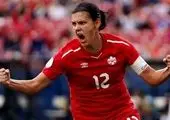 فوتبالیست زیبای کانادایی همه را انگشت به دهان کرد