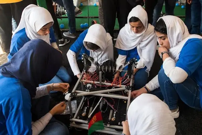 دختران تیم رباتیک افغانستان از دست طالبان فرار کردند

