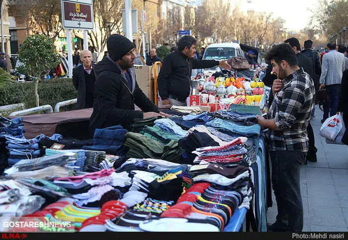 درآمد عجیب دستفروشی در تهران /  مغازه دارها هم به خیابان آمدند!