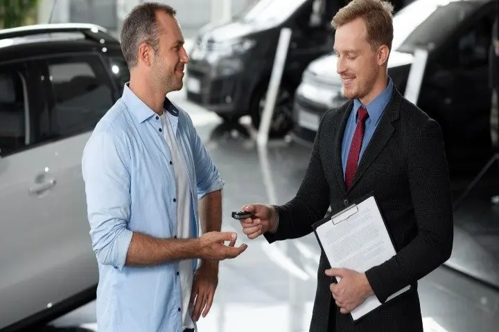 خلافی خودرو و فروش ماشین: چرا خریداران به استعلام بیشتر از قول فروشنده اعتماد می‌کنند؟