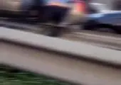 تصادف باورنکردنی یک خودرو در خیابان + فیلم