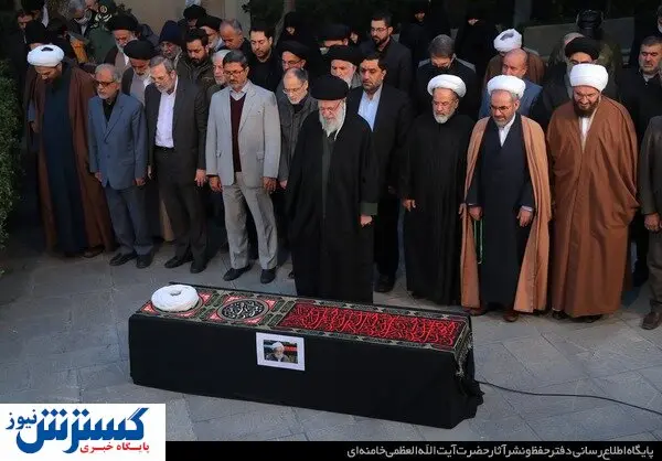 اقامه نماز رهبر انقلاب بر پیکر آیتالله امامیکاشانی