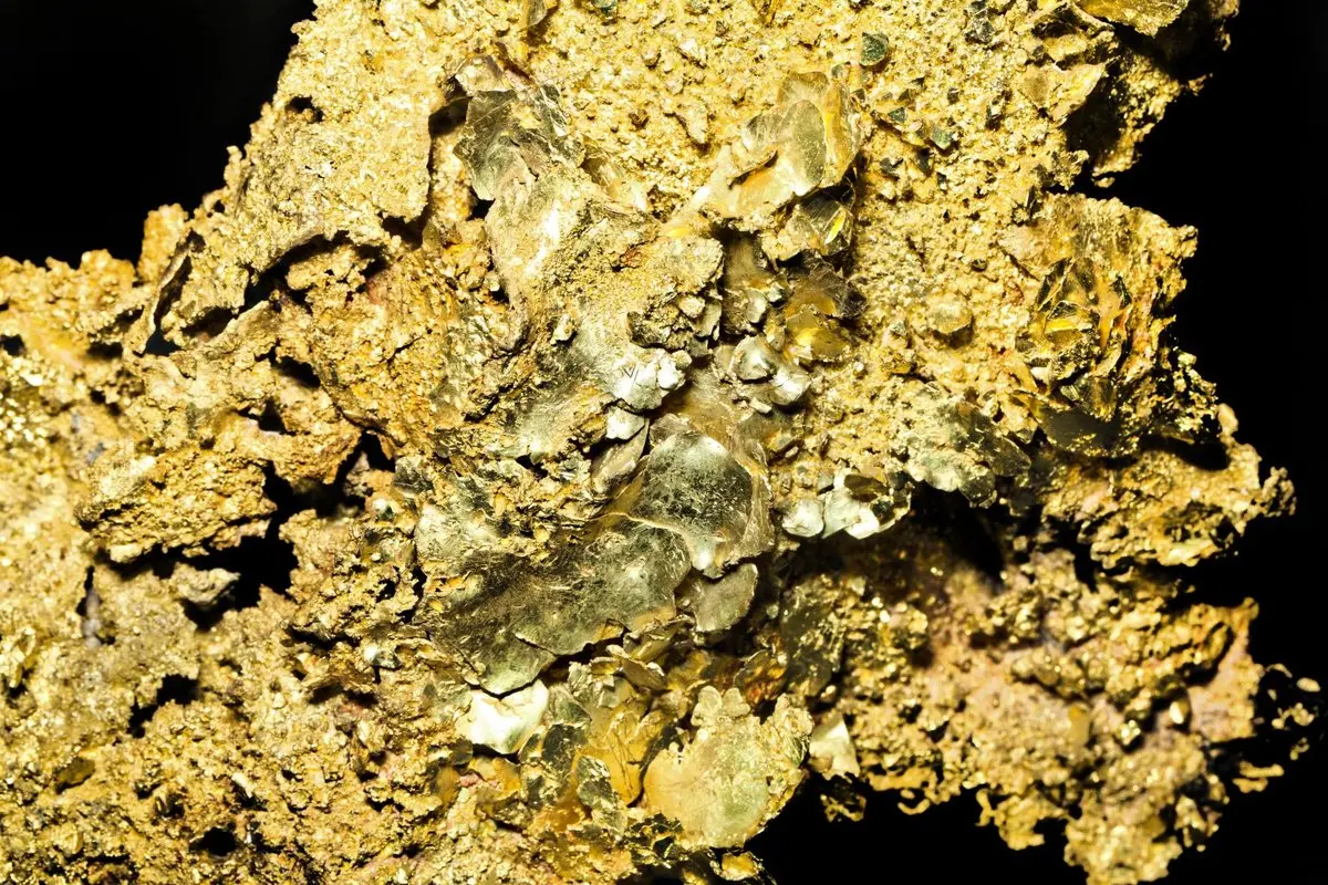 5 نشانه قطعی وحود طلا در زیر خاک و سنگ | معدن طلا با این روش کشف می شود