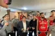 کنسرت زنده سالار عقیلی در رختکن پس از قهرمانی!/ فیلم