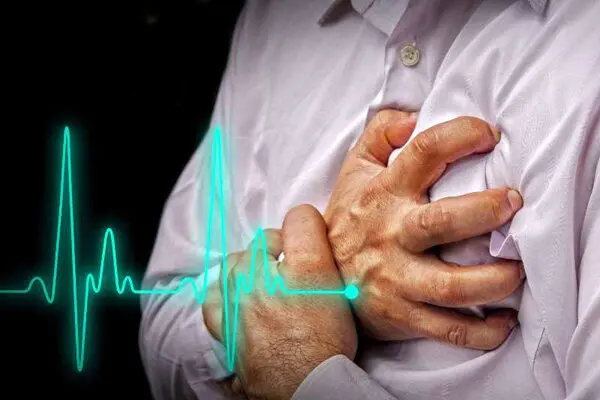 حمله قلبی با چه نشانه هایی می آید؟