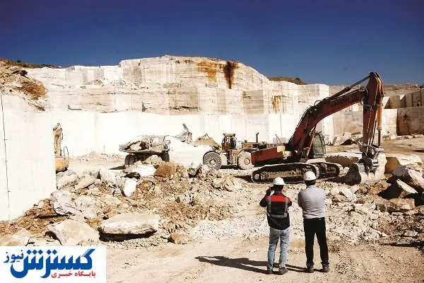 در بر همان پاشنه میچرخد