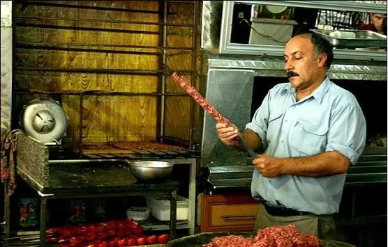 شغلی نان و آب دار /  کباب زنی چقدر درآمد دارد؟
