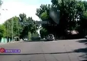 واژگونی خودروی شاسی بلند در خیابان + فیلم